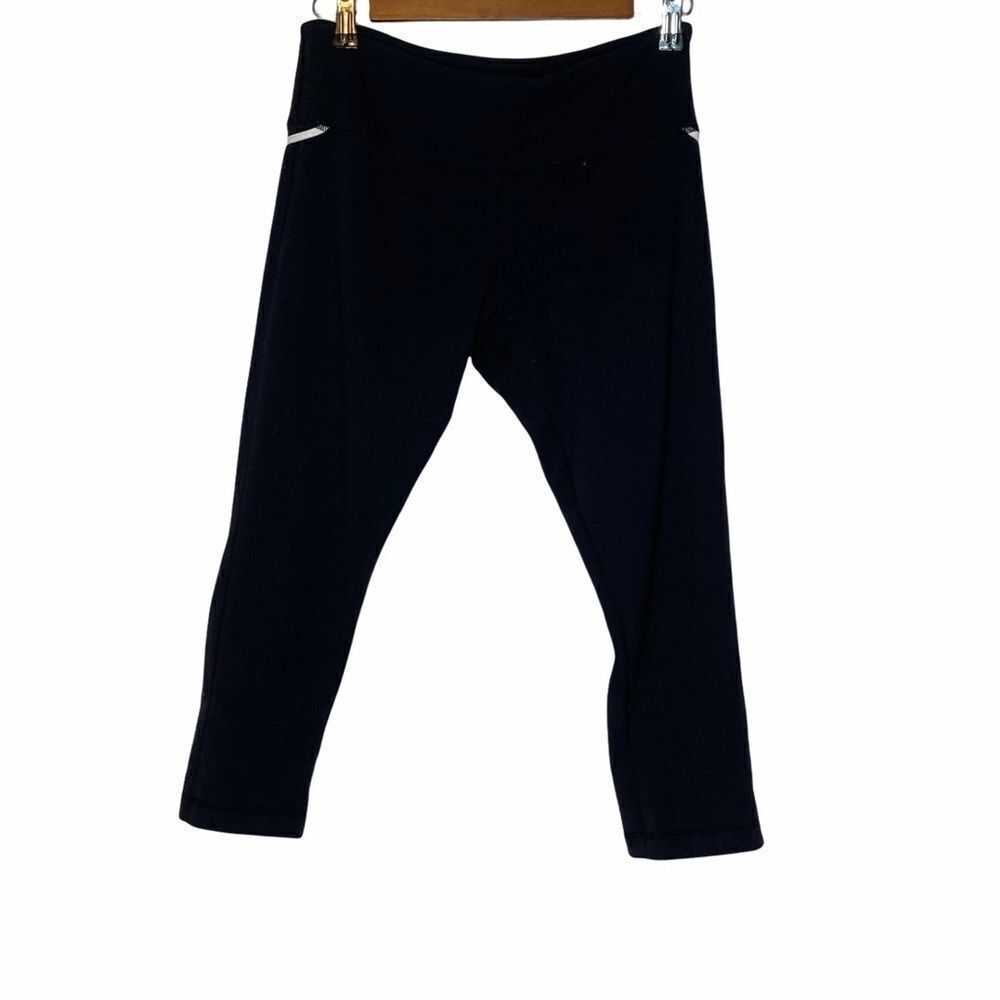 LULULEMON | Black Capri Leggings